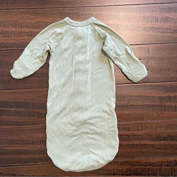 Goumi Neutral Green Sleeper Gown - Picture 5 of 10